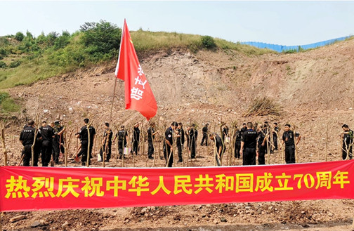 拥抱祖国.jpg