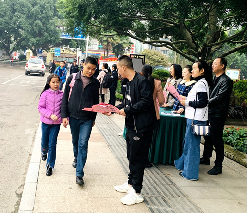 向群众宣传.jpg