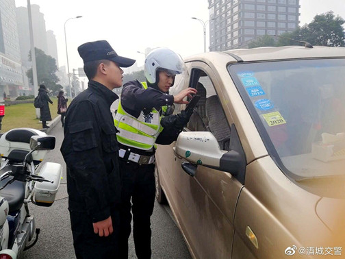 协助检查车辆.jpg