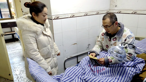 看望患病员工.jpg