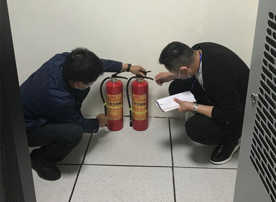 检查消防器材.jpg 检查消防器材.jpg
