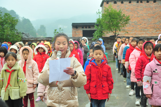 学生代表发言.jpg 学生代表发言.jpg